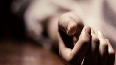 Photo of आगरा की महिला सिपाही ने वीडियो काल के बाद काटी हाथ की नस ,फिर लगाई फांसी,परिवार में मचा कोहराम 