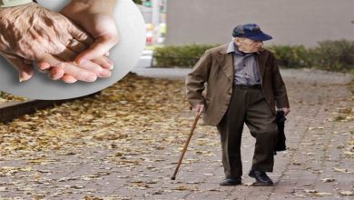 Photo of जाने बुजुर्गों के चेहरे पर कैसे बिखेर सकते हैं मुस्कान,देखे वृद्धावस्था पेंशन एप्लाई करने का पूरा तरीका