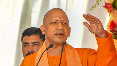 Photo of लोकभवन से वर्चुअल संवाद के जरिये सीएम योगी ने सरकारी योजनाओं के लाभार्थियों से की बात, पढ़े पूरी खबर