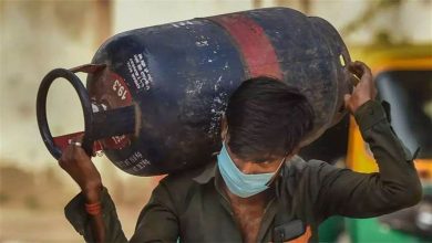 Photo of  पेट्रोल-डीजल के बाद एलपीजी सिलेंडरों की कीमतों में बड़ी कटौती, 135 रुपये सस्ता हुआ कमर्शियल सिलेंडर
