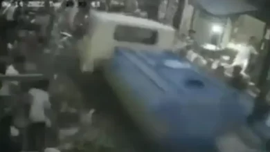 Photo of दिल्ली के बदरपुर इलाके में तेज रफ्तार टैंकर ने पांच लोगों को कुचला, एक की हालत गंभीर….