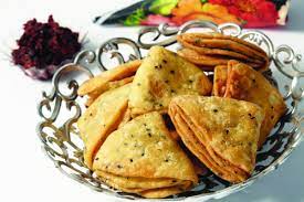 Photo of बारिश के मौसम में चाय के साथ घर पर बनाये स्नैक्स ‘निमकी’