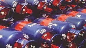 Photo of lPG उपभोक्ताओं के लिए बड़ी राहत ,इस दिन से सस्ता होगा गैस सिलेंड