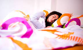 Photo of 7 घंटे से ज़्यादा की  लेते हैं नींद , तो जान ले इसके फायदा