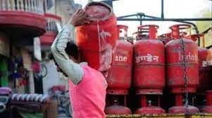 Photo of सिलेंडर के दाम घटे , जानें नई कीमत