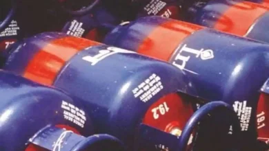 Photo of घटीं कमर्शियल गैस सिलेंडर की कीमतें,जानें क्या है नया रेट..