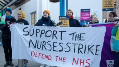 Photo of ब्रिटेन में नर्सें ने 106 साल के इतिहास में पहली बार हड़ताल पर की वेतन बढ़ाने की मांग .. 