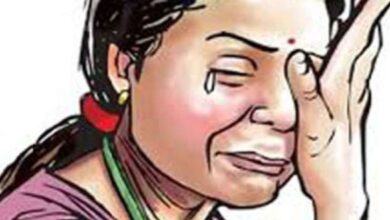 Photo of पति की दूसरी शादी की जानकारी होने के बाद महिला ससुराल से लौट रही थी तभी.. 