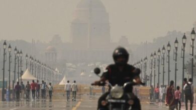 Photo of Delhi की हवा में सांस लेना हुआ मुश्किल, 400 के पार पहुंचा एक्यूआई.. 