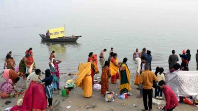 Photo of बिहार के अलग-अलग जिलों में भीषण ठंड के बीच श्रद्धालुओं ने पाप नाशनी गंगा में आस्था की डुबकी लगाई.. 