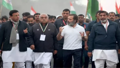 Photo of हरियाणा में भारत जोड़ो यात्रा के दौरान कांग्रेसी कार्यकर्ता शर्ट उतारकर नाचने लगे, देखकर हुए लोग हैरान