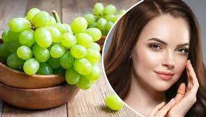 Photo of आइए जानें चेहरे पर अंगूर का इस्तेमाल कैसे करें और साथ ही इसके फायदे..