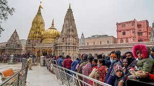 Photo of वाराणसी में काशी विश्वनाथ के दर्शनों के ल‍िए भक्‍तों का हुजूम उमड़ पड़ा..