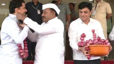 Photo of सरकार को किसानों की मदद के लिए बढ़ाना चाहिए हाथ..