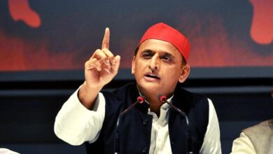 Photo of अब इस तस्‍वीर पर अख‍िलेश यादव ने सरकार से तीन सवाल पूछे हैं..