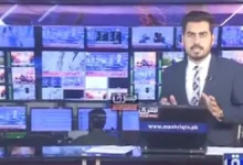Photo of पाकिस्तान में आए तेज भूकंप के बावजूद एक न्यूज चैनल का एंकर लाइव खबर पढ़ता रहा..