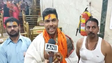 Photo of उमेश यादव ने बाबा महाकाल का आशीर्वाद लिया और दुनिया में शांति और खुशी के लिए प्रार्थना की..