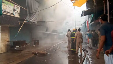 Photo of प्रयागराज की संजय मार्केट में ह आग लगने से करीब 25 दुकानें आग की चपेट में..