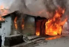 Photo of उत्तराखंड में LPG सिलेंडर ब्लास्ट से एक घर में लगी आग, 6 लोगो की जिंदा जलकर हुई दर्दनाक मौत