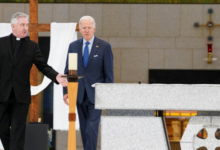 Photo of अमेरिकी राष्ट्रपति जो बाइडन ने एक आयरिश चर्च में अपने बेटे ब्यू का अंतिम संस्कार करने वाले पुजारी से मुलाकात की