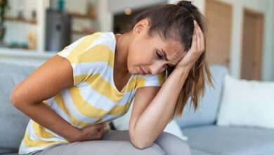 Photo of क्‍या आपको भी पीर‍ियड्स में बुखार, स‍िर दर्द जैसे लक्षण महसूस होते हैं? जानें इसका उपाय-  