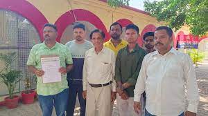 Photo of भाजपा उम्मीदवार की वायरल धमकी के बाद भड़के कांग्रेस कार्यकर्ता रिपोर्ट दर्ज कराने के लिए सदर कोतवाली पहुंचे..