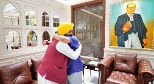 Photo of सुशील कुमार दिल्ली के मुख्यमंत्री अरविंद केजरीवाल के घर पर उनसे मुलाकात की..