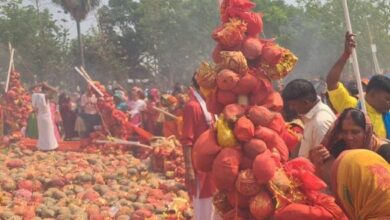 Photo of पटना के पनाश होटल के समाने लगे बाबा बागेश्‍वर के पोस्‍टर फाड़े गए, इसी होटल में बाबा है ठहरे..