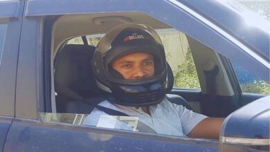 Photo of कार चलाते समय भी हेलमेट पहनता हैं ये युवक भिवाड़ी के पुलिस अधीक्षक से शिकायत भी की..