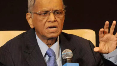 Photo of नारायण मूर्ति ने कहा कि बुजुर्गों की जिम्मेदारी है कि वे युवाओं के साथ बैठें और उन्हें सलाह दें कि मतदान क्यों जरूरी है..