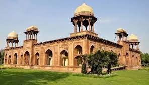 Photo of क्या आप जानते हैं कि यहां कुछ स्मारक ऐसे भी हैं जिन्हें महिलाओं ने बनवाया है..