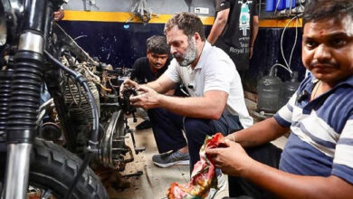 Photo of राहुल गांधी ने दिल्ली के करोलबाग में मोटरसाइकिल मैकेनिकों की वर्कशाप का किया दौरा..