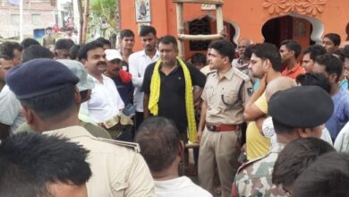 Photo of औरंगाबाद में धार्मिक स्थलों के बाहर मांस का टुकड़ा फेंकने का मामला सामने आया..