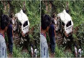 Photo of चमोली जिले के कर्णप्रयाग ग्वालदम मोटर मार्ग पर एक बोलेरो वाहन दुर्घटनाग्रस्‍त हो गया..