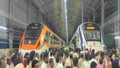 Photo of निर्मित सेमी-हाई-स्पीड ट्रेन का निर्माण किया गया ,साथ ही रेल मंत्री ने इसकी झलक भी दिखाई..