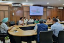 Photo of आढ़त बाजार के सम्बन्ध में मुख्य सचिव डॉ. एस.एस. संधु ने उच्चाधिकारियों के साथ ली बैठक