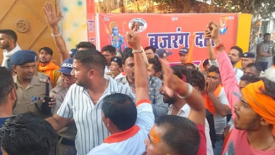 Photo of हरिद्वार: बजरंग दल की शौर्य जागरण यात्रा में कार्यकर्ताओं के तलवार लहराने पर हुआ हंगामा