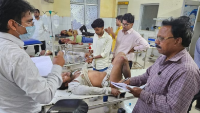 Photo of बलिया : सड़क किनारे खड़े ऑटो को अज्ञात वाहन ने मारी टक्कर, जानिये पूरी ख़बर?