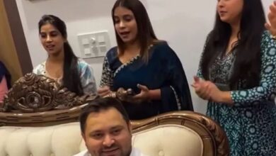 Photo of वायरल हुई भोजपुरी सिंगर बहनों को पुलिस से उलझना पड़ा महंगा