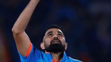 Photo of मोहम्मद शमी ने बेहतरीन गेंदबाजी करते हुए पांच विकेट झटके