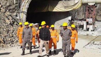 Photo of सिलक्यारा सुरंग: छह दिन से सुरंग में फंसे मजदूरों बोले- हमें कब बाहर निकालोगे