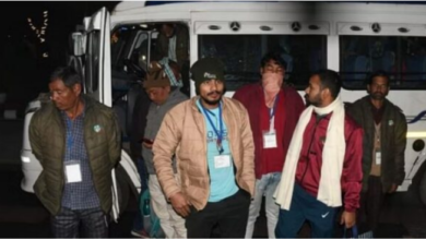 Photo of यूपी: उत्तराखंड की सुरंग में फंसे हुए यूपी के 15 मजदूर पहुंचे लखनऊ