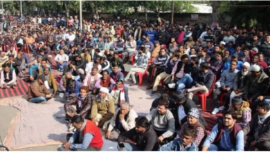 Photo of अलीगढ़: विभागों पर लटके ताले, छह हजार कर्मचारी रहे हड़ताल पर