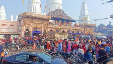 Photo of मथुरा: पूर्णिमा और क्रिसमस की छुट्टी पर गोवर्धन में उमड़ा आस्था का सैलाब
