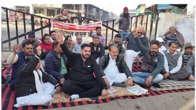Photo of फतेहाबाद : सब्जी मंडियां बंद रखकर व्यापारियों ने दिया धरना