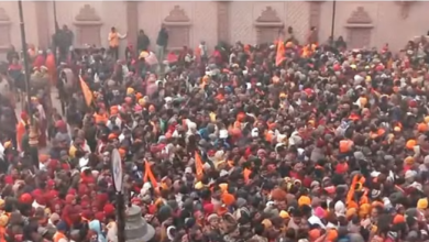 Photo of प्राण प्रतिष्ठा के बाद पहली सुबह मंदिर के बाहर भक्तों की भारी भीड़
