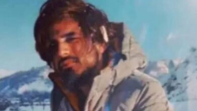 Photo of हॉस्टल में कमरे के बाहर गिरा कश्मीरी छात्र, मगर थोड़ी देर में चली गई जान