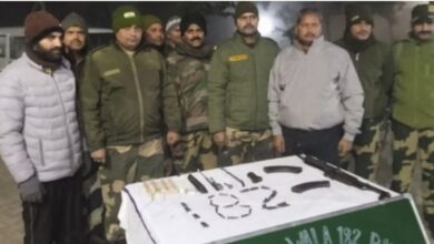Photo of पाक तस्करों ने भेजी एके-47 असॉल्ट राइफल समेत हथियारों और गोला-बारुद की खेप
