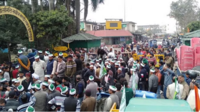 Photo of उत्तराखंड: राजधानी की सड़कों पर दिखा किसानों का आक्रोश, मंडी में की तालाबंदी