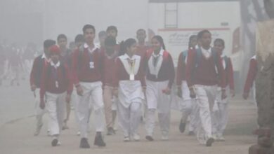 Photo of उत्तर भारत में कोहरे ने लगाई ट्रेनों की रफ्तार पर ट्रेनों